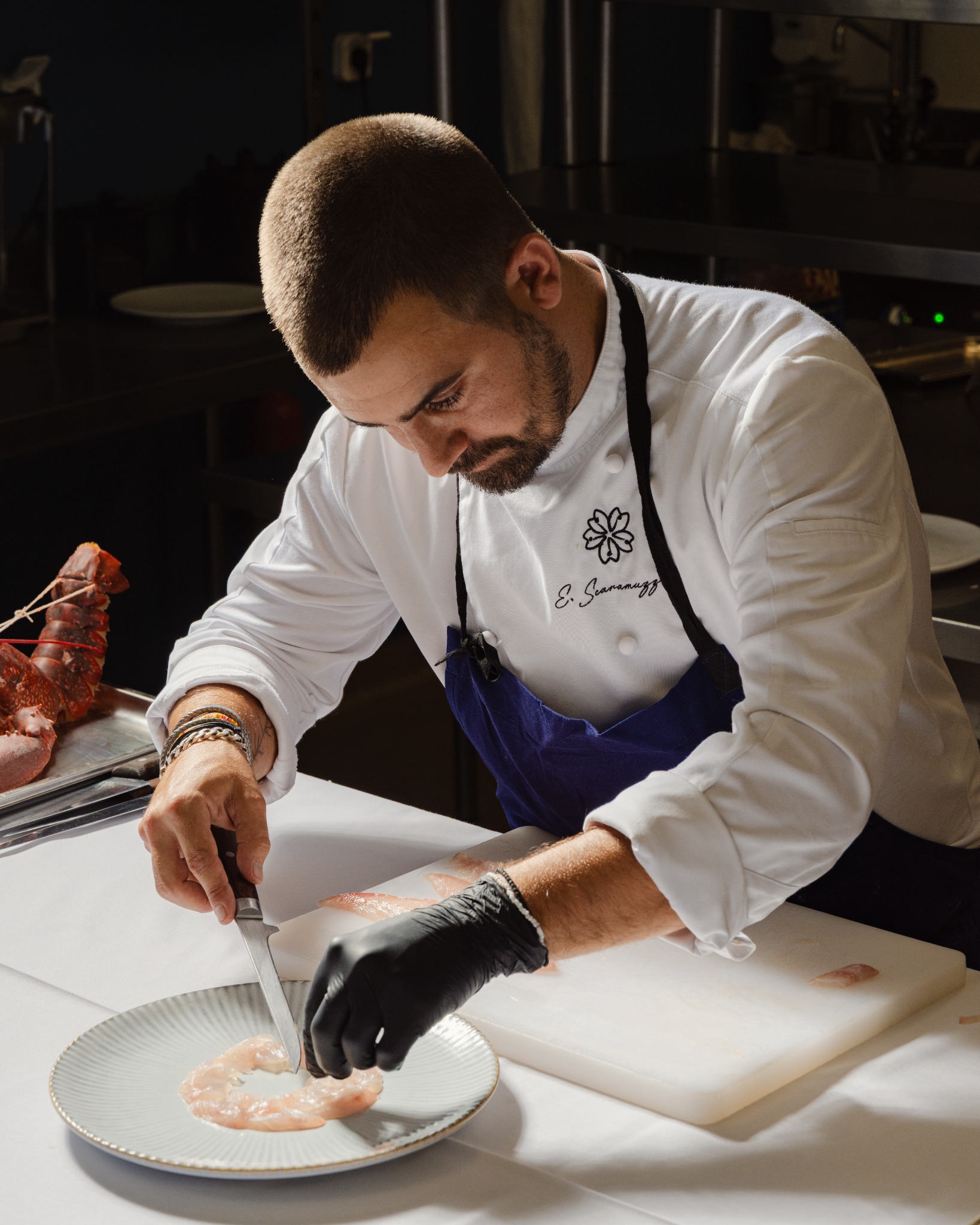 Enzo Scaramuzzino au travail dans les cuisines d’Amarelle
