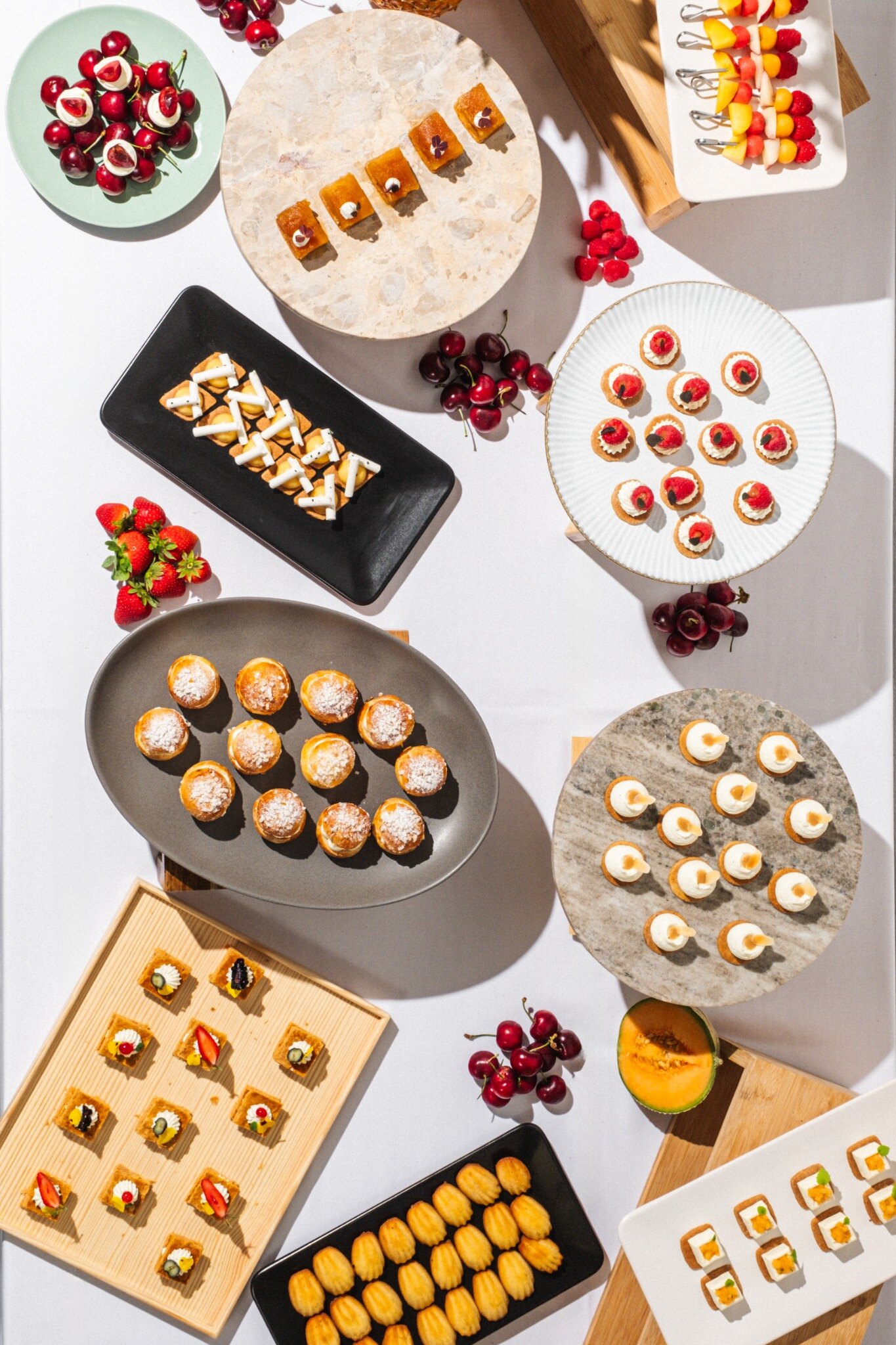 Buffet de pièces salées et sucrées réalisé par Amarelle